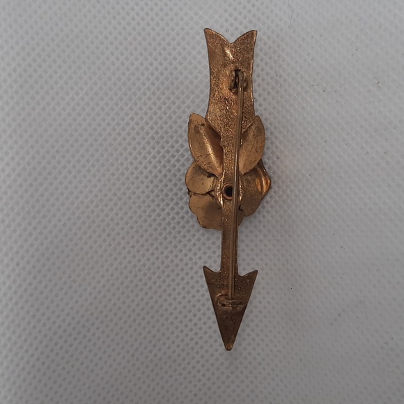 Vintage 1948 Signed Coro Brooch Rose and Arrow - Picture 2 of 9